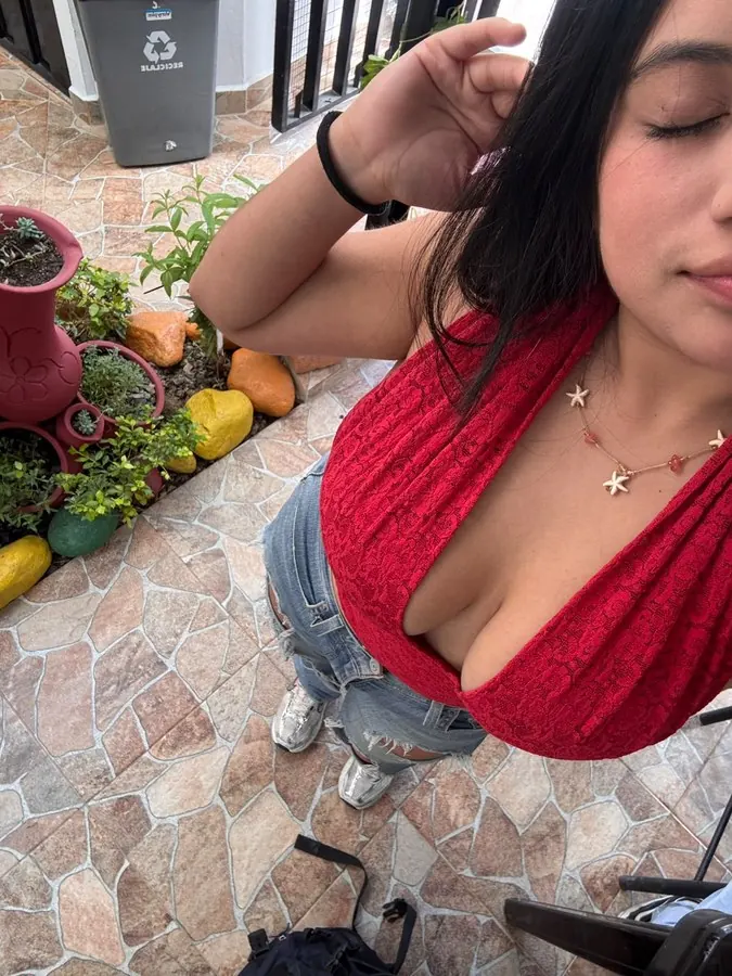 Foto de Camila, creadora que trabaja con Lumina Management